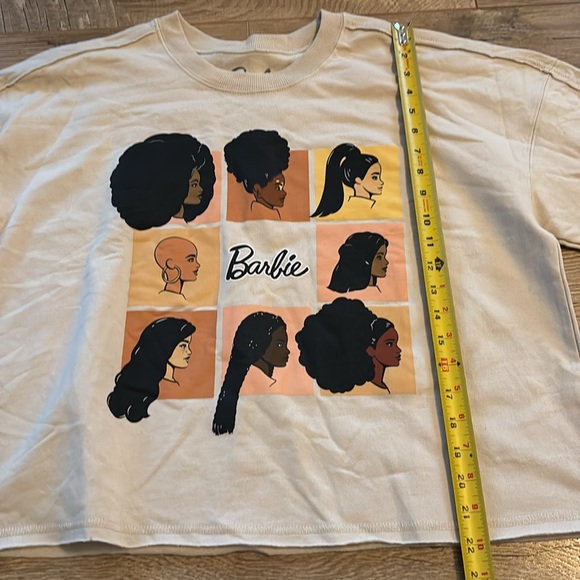 Barbie Squares Shades of Barbie Graphic Tan
Crew Neck Sweatshirt Size Large - Picture 6 of 6